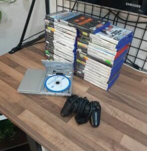 Lote de ps2 plata slim con 35 juegos